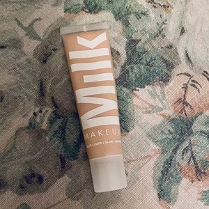 Milk Liquid Blur Matte Foundation in Porcelain